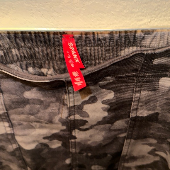 SPANX Stretch Twill Cargo Jogger Camo Gray color XL - Picture 6 of 12